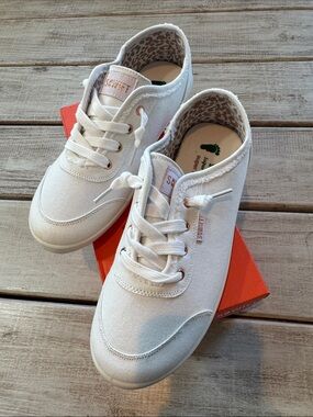 SOWIFT White Canvas Sneakers with Rose Gold Eyelets. NWT